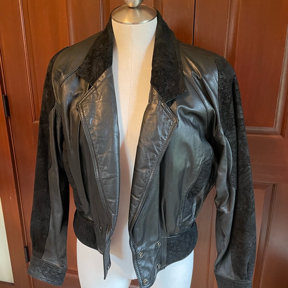 Ladies black Thinsulate  leather jacket by Wilsons. Removable inside vest size S